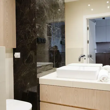 LuxLux Apartments Metro Slodowiec Warszawa Zewnętrze zdjęcie
